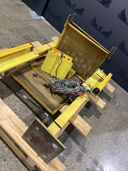 MERLIN MTC-3000 Control &amp; (2) CT118-TX 22″ Safety Curtains Used