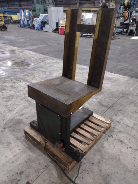 4,000 LBS SOUTHWORTH HYDARULIC PALLET TIPPER / UPENDER, 110V SINGLE PHASE: STOCK #22328