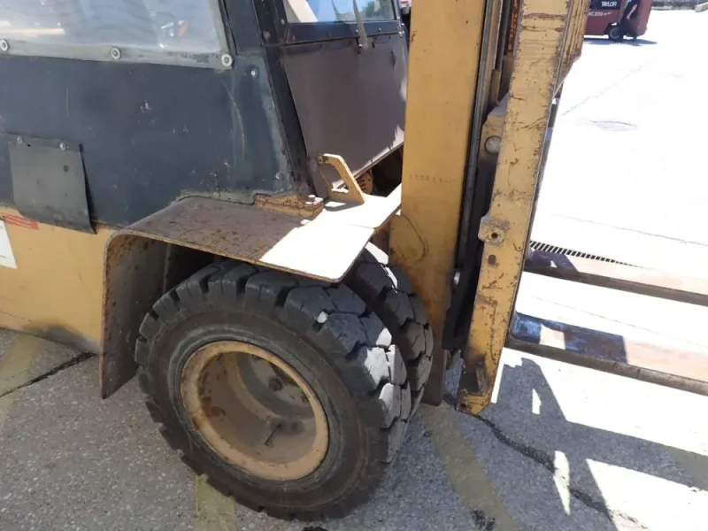 CATERPILLAR 8000 LBS FORKLIFT   -  V8OD
