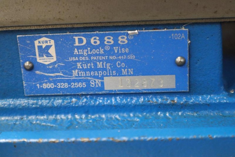 Kurt D688 6&quot; Machine Vise, Steel Jaws, Handle- Auction Item