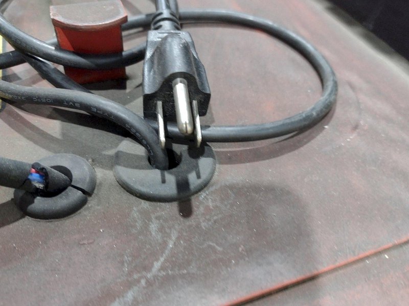 1,000 LB WESCO MODEL #PCBFL-64-25 ELECTRIC FORK LIFT: STOCK #19638