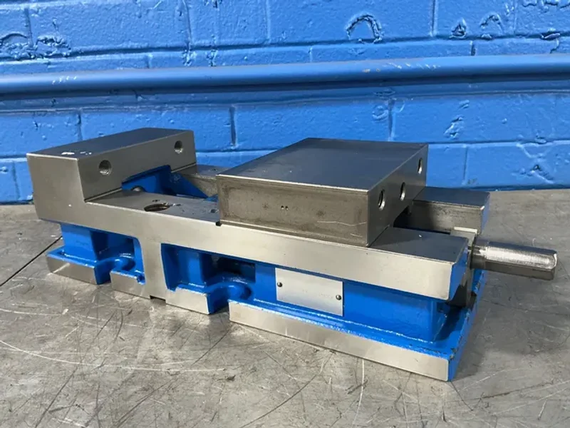 Kurt  6” Vise - 3600v
