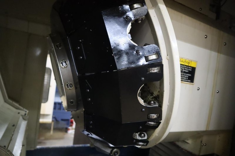 Daewoo Doosan 320/40 CNC Vertical Machining Center with 2 Station Pallet Changer, 12,000 RPM Spindle, 14 Station Rotary Turret, Chip Conveyor- Auction Item