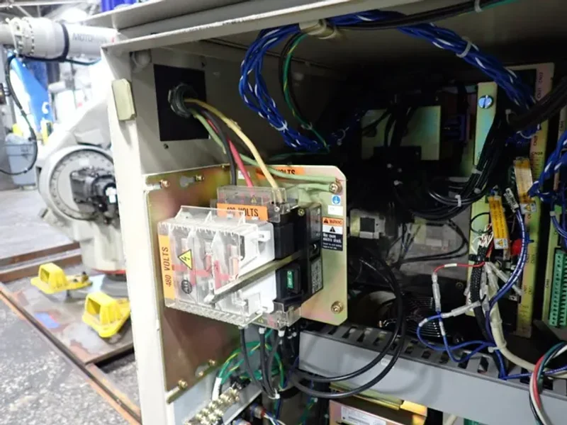 MOTOMAN ROBOT  -  YR-UP165-A05