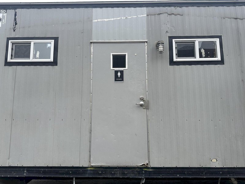 2008 MICHIANA MEN&#039;S &amp; WOMEN&#039;S PORTABLE BATHROOM TRAILER: STOCK #23097