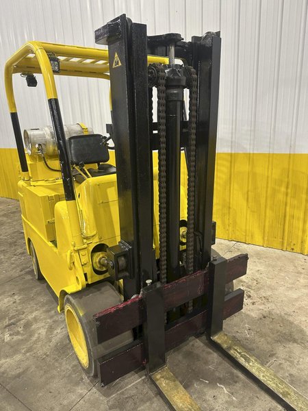 12,000 LB CATERPILLAR PROPANE FORKLIFT: STOCK #17999