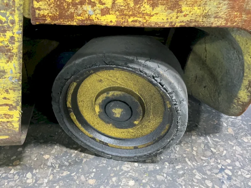 HYSTER 5600 LBS PROPANE FORKLIFT  -  S60XL