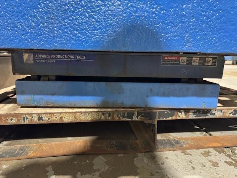 1 - PREOWNED 5&#039; X 5&#039; ACORN ELECTRIC WELDING LIFT TABLE