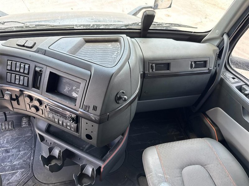 2024 Volvo VNL64T860 4V4NC9EH1RN656678