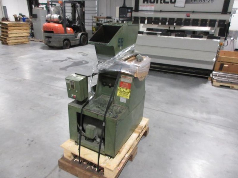 Foremost 2A4 Plastic Grinder, 5.5" x 8" Cutting Chamber, 3 HP- Auction Item