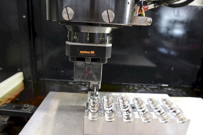 Makino EDAF3 CNC EDM Electrical Discharge Machine, Hyper i, 16ATC, C-Axis, New 2018