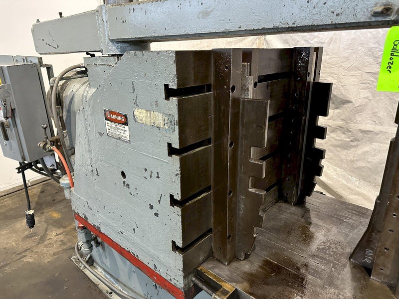 300 TON BULLDOZER HORIZONTAL HYDRAULIC PRESS. STOCK # 0734222