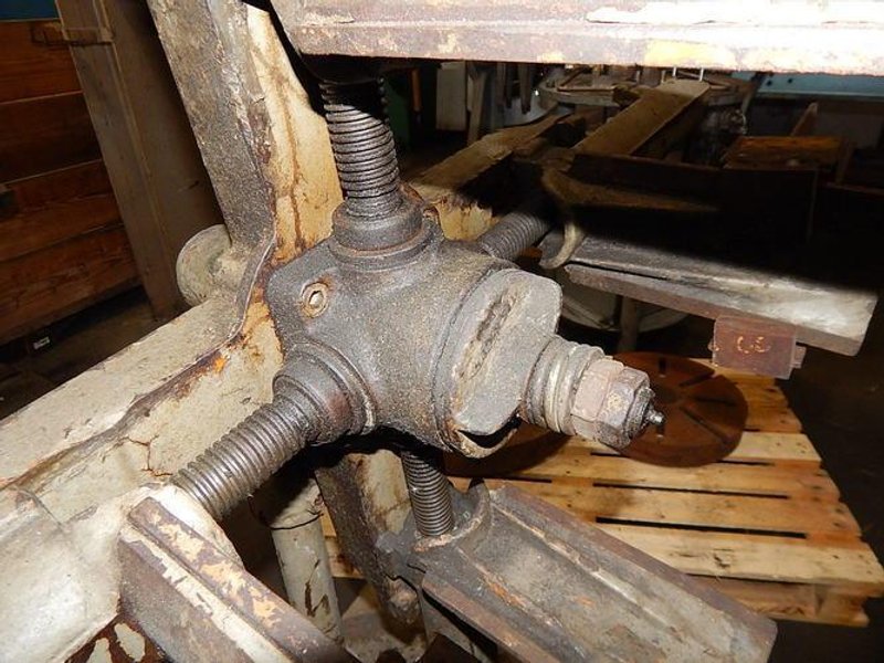 USED TISHKEN 350 LB. MANUAL UNCOILER MODEL LR6, Stock# 10886