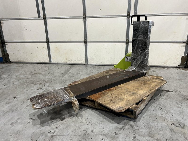 Hoist F220 22,000lbs Cushion Tire Forklift Diesel Fuel 72" Forks