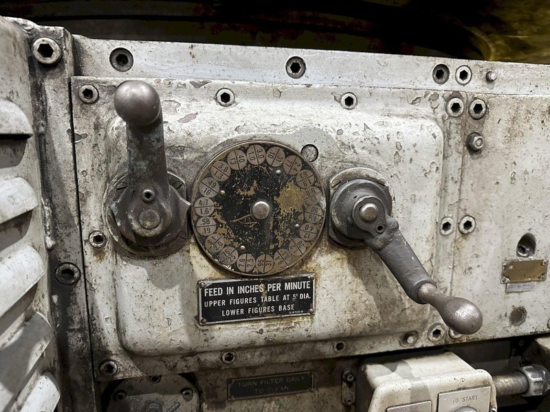 72" X 72" GIDDINGS &amp; LEWIS (G&amp;L) T-SLOTTED POWERED ROTARY TABLE W/ 72" POWERED INFEED SLIDE: STOCK #19731