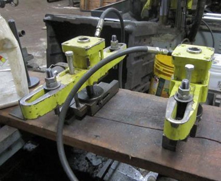 (2) HYDRAULIC CLAMPS: YOBRO #24702