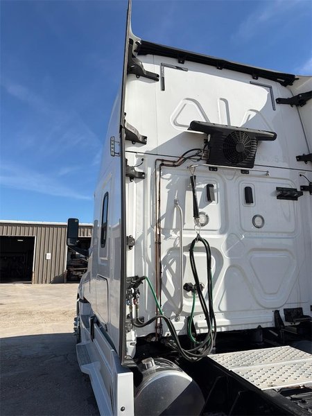 2018 FREIGHTLINER CASCADIA 126 3AKJHHDR5JSJC9851