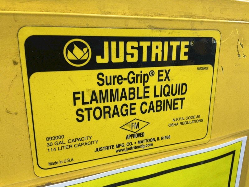 JUSTRITE 30 GALLONS  / 43" X 18" X 45" FLAMMABLE CABINET  -  89300