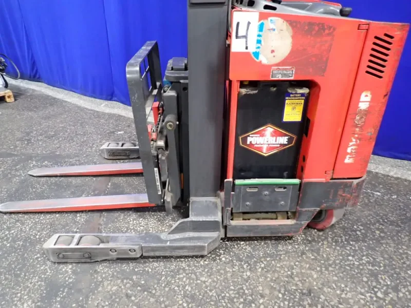 RAYMOND 3000 LBS ELECTRIC STAND UP FORK LIFT  -  EASI R30TT