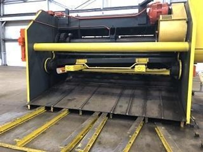 12' X 3/4" CLEVELAND SHEAR WITH ENTRY CONVEYOR &amp; JIB CRANE