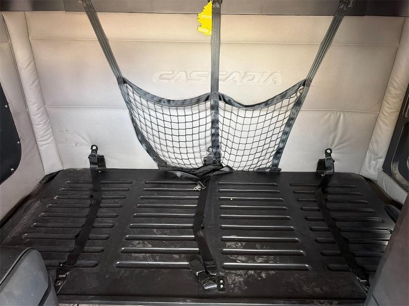 2020 Freightliner Cascadia 1FUJHHDV4LLLC1676