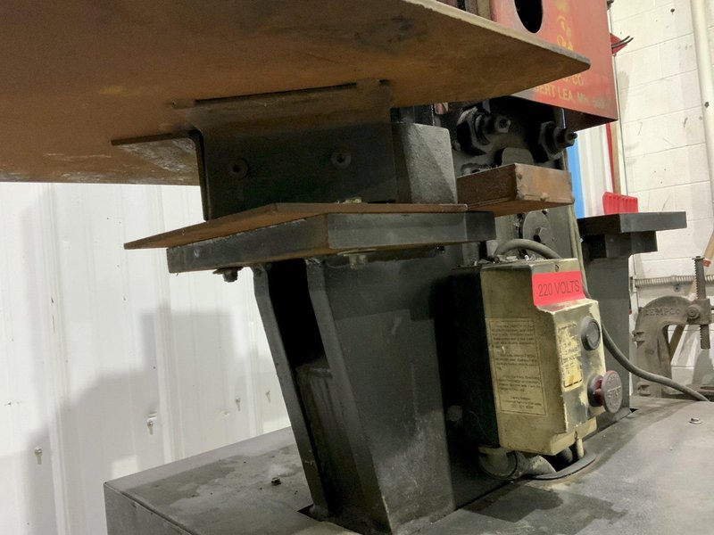 30 TON EDWARDS HYDRAULIC IRONWORKER: STOCK #80592