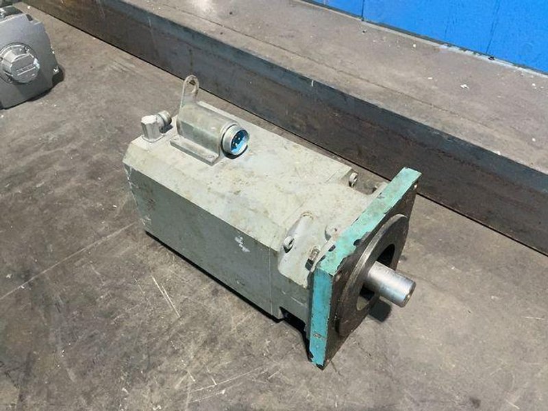 SIEMENS SERVO MOTOR   -  1FT6105-1AC71-4AG1