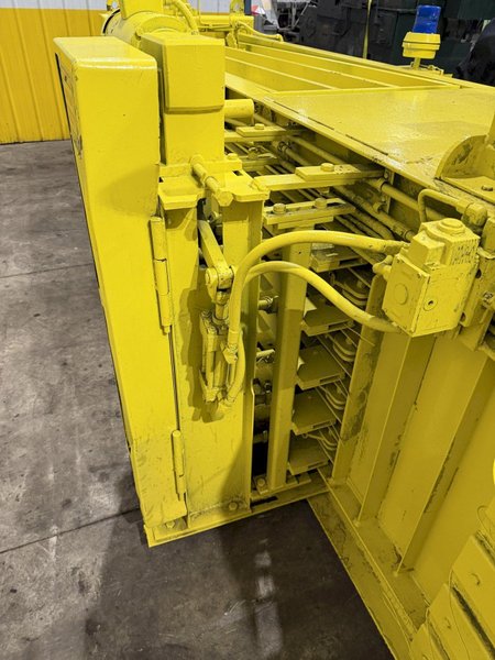 30" X 36" SELCO MODEL #HSO-107-A AUTO-TIE HORIZONTAL HYDRAULIC BALER: YOBRO #24559