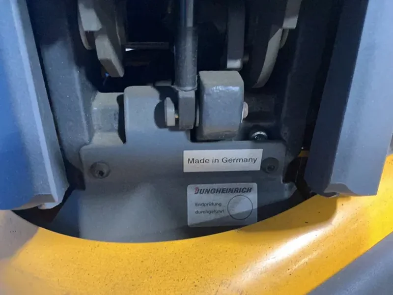 JUNGHEINRICH 6000 LBS ELECTRIC PALLET JACK  -  ECR 327