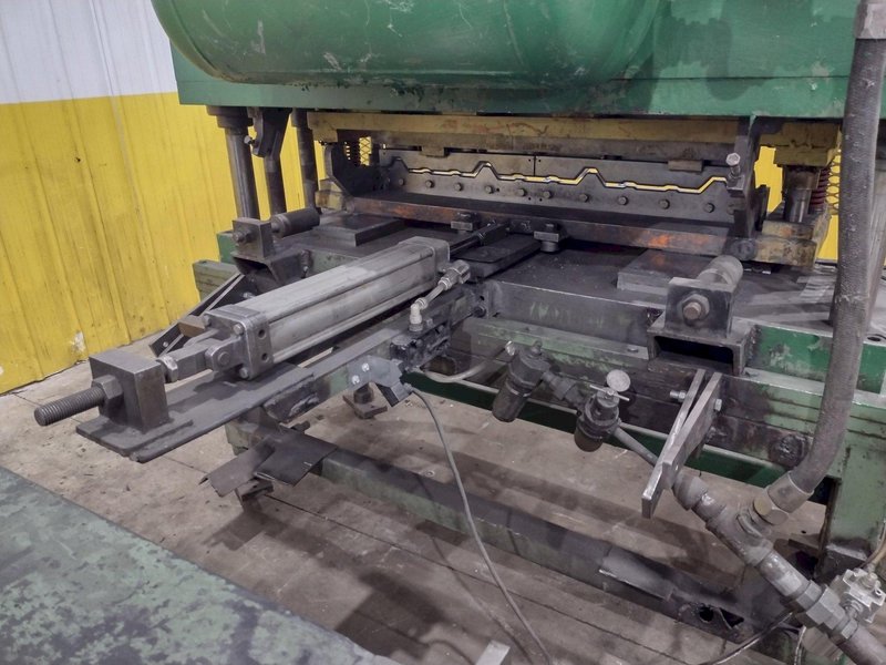 36" HI-RIB AG PANEL LINE: 14 STAND BRADBURY MODEL M2.548-14 ROLLFORMER &amp; AIRAM CUTOFF PRESS: YOBRO #26013