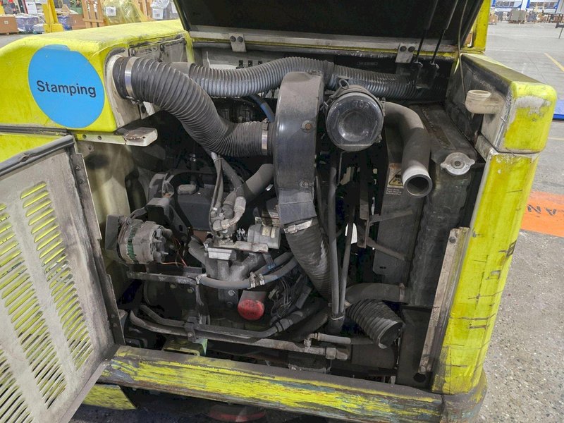 TENNANT 8410 LP FLOOR SCRUBBER USED