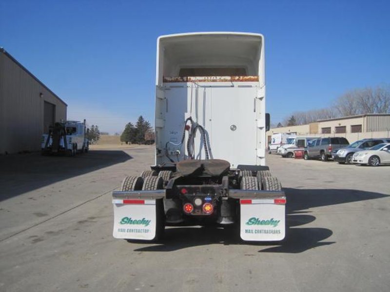 2015 Freightliner Cascadia Day Cab LNG – Cummins ISX12 G 400 HP, 10 Speed, Natural Gas Tractor