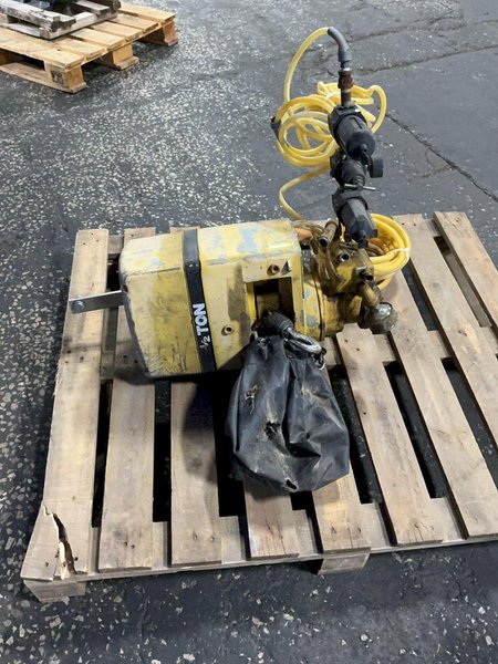 YALE 1/2 TON HOIST  -  KAL-1/2-10LG25S1SR