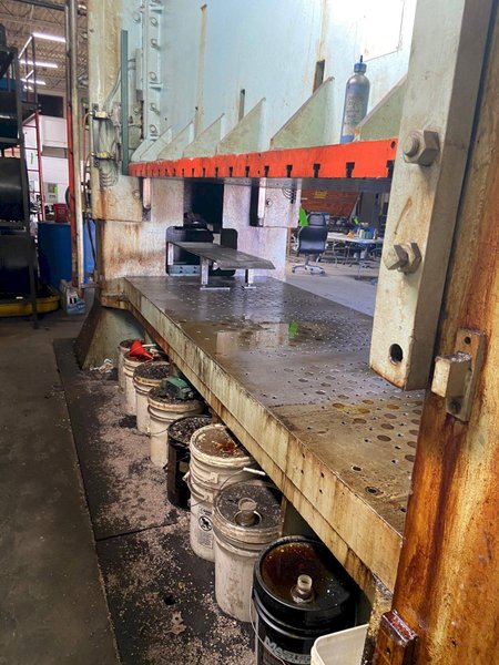 300 TON VERSON S2-300-132T STRAIGHT SIDE PRESS. STOCK # 0955620