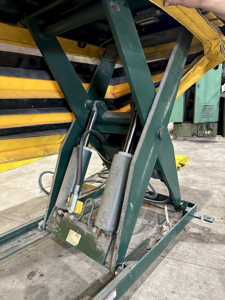 4,000 LB X 72" X 36" SOUTHWORTH MODEL #LS4-36 HYDRALUIC LIFT TABLE WITH ROLLER TOP: STOCK #20909