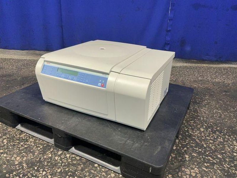 THERMO SCINTIFIC CENTRIFUGE  -  SORVALL LEGEND XTR