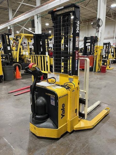 Yale  MSW030F,Price:  $14,190,Type:  Class 3 - Motorized Hand,Year: 2015