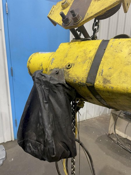 1000 LB YALE ELECTRIC CHAIN HOIST WITH POWER TROLLEY: STOCK #68958