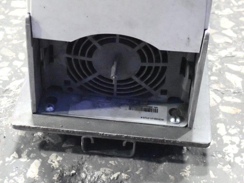 ABB VARIABLE FREQUENCY DRIVE (VFD)  -  ACS550-U1-012A-4