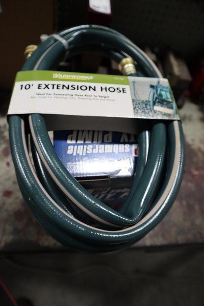 Barracuda 1/4 HP Submersible Utility Pump 25GPM W/ 10 Hose- Auction Item