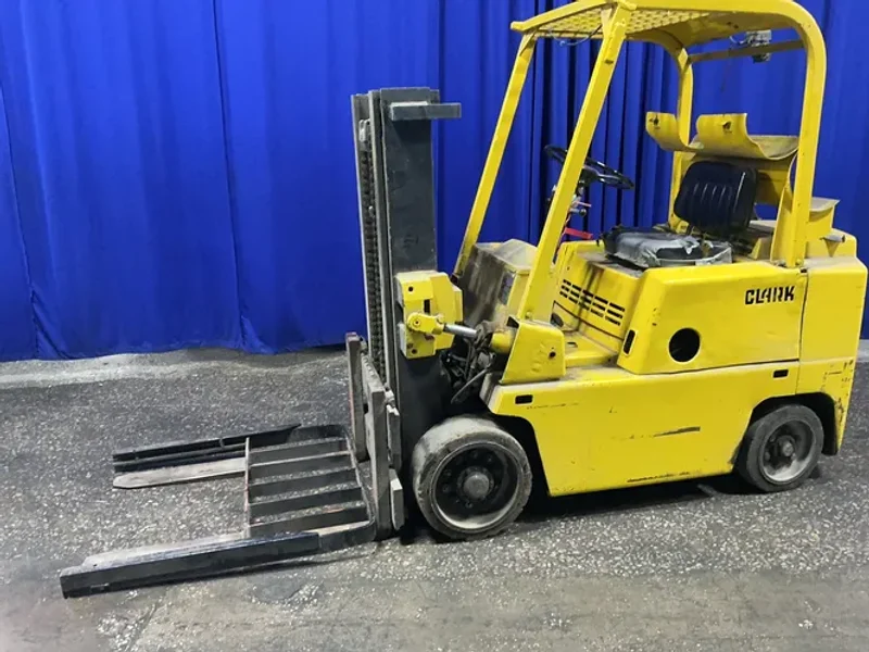 CLARK EQUIPMENT 6000 LBS PROPANE FORKLIFT  -  C500 600