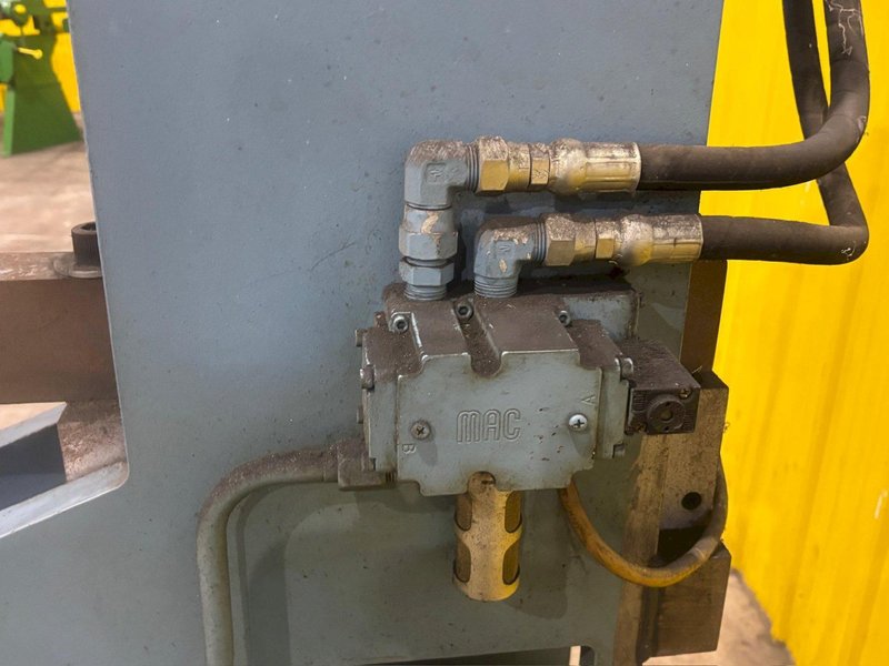 10 TON BTM MODEL #P10F TOG-L-LOC AIR TOGGLE SHEET METAL PRESS: YOBRO #24796