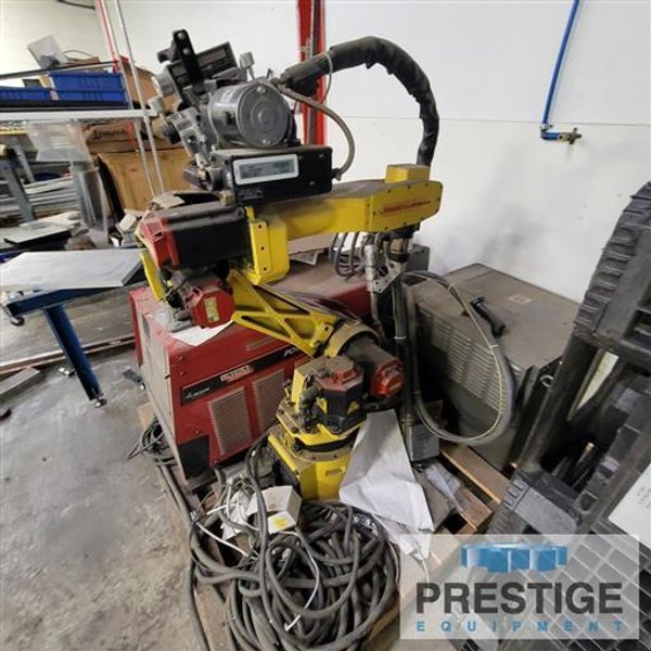 Fanuc ARC Mate 100iBe 6-Axis CNC Welding Robot with Lincoln Welder