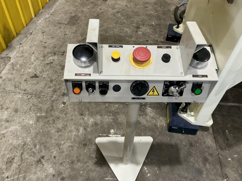 88 TON AIDA MODEL #DSF-N1-800 GAP FRAME PRESS 6.3” STROKE &amp; PA SERVO COIL FEED LINE: YOBRO #25102