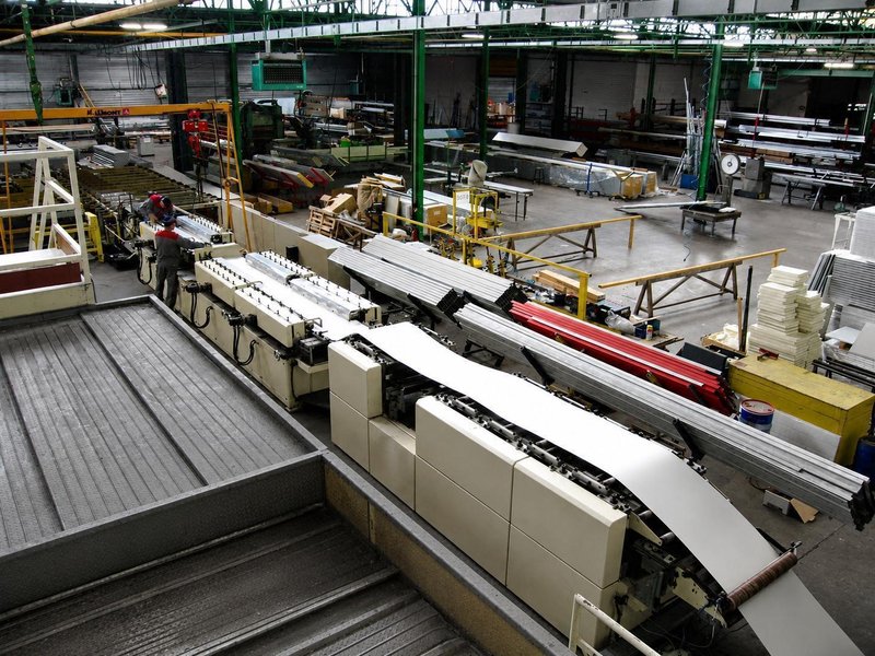 Jensen - Sandwich panel line for sectional gates