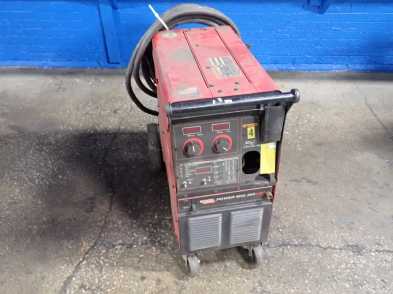 LINCOLN 350 A WELDER  -  POWER MIG 350 MP
