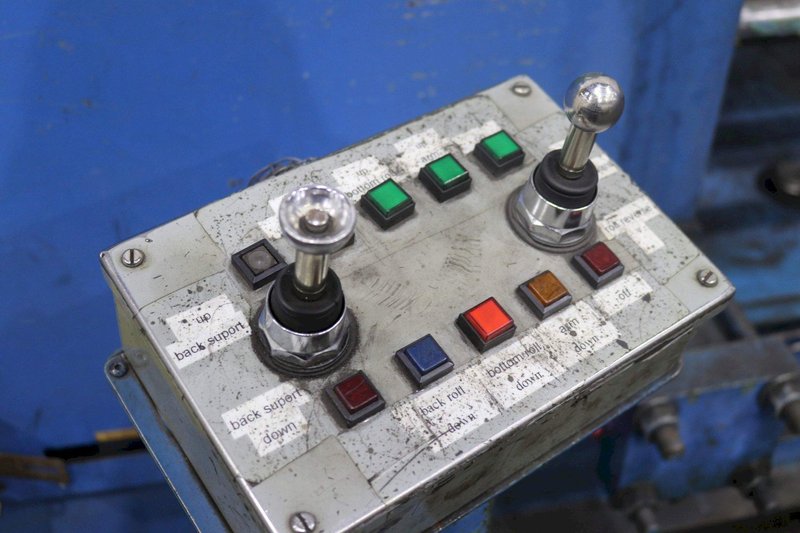 8' X 3/16" MONTGOMERY HYDRAULIC PLATE BENDING ROLL: STOCK #72775