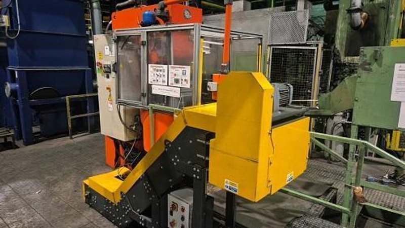 30 TON HYDROMEC TURBO-300-S TRIM PRESS
