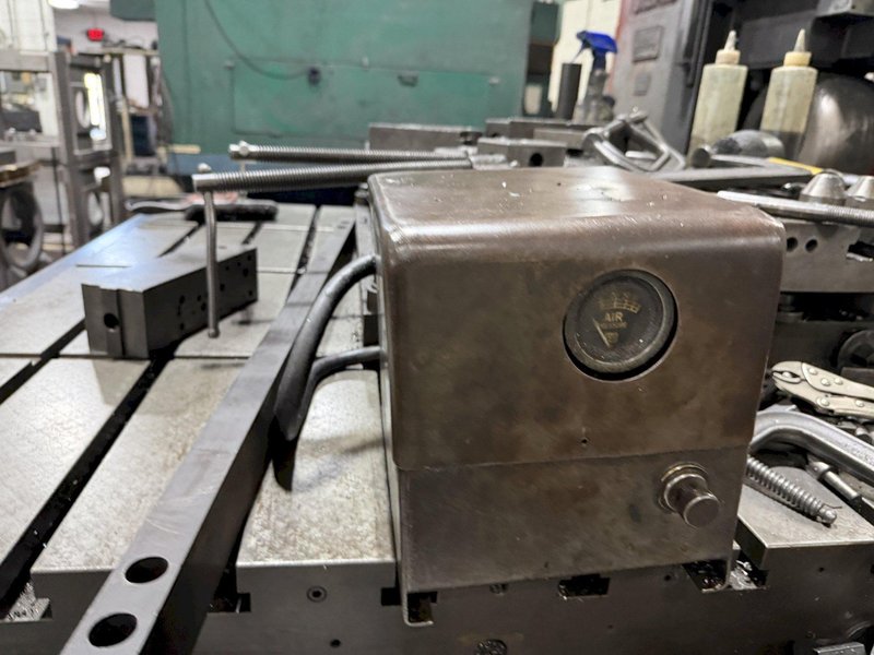 30" X 40" DEVLIEG AIR LIFT ROTARY TABLE. STOCK # 0221026