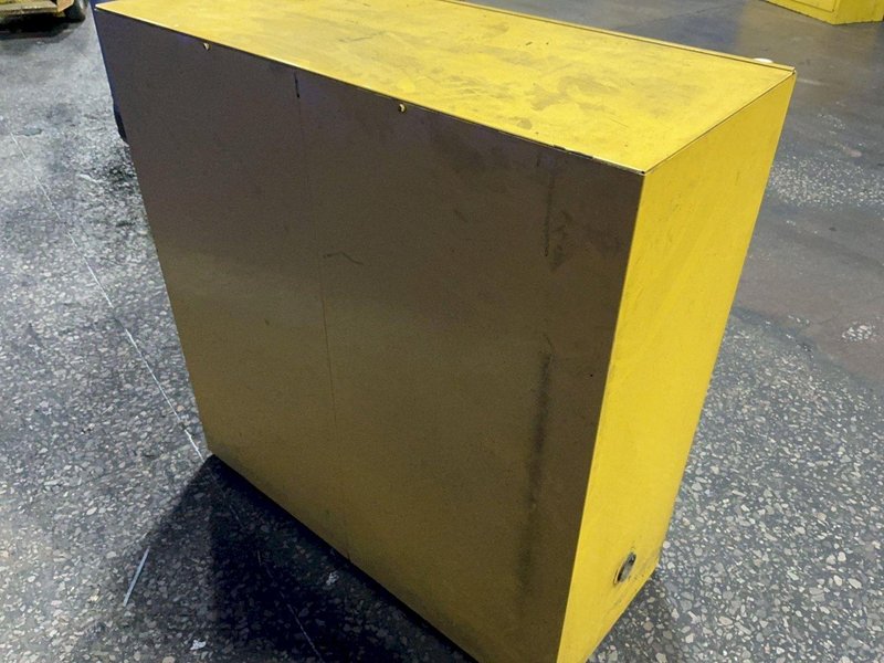 JUSTRITE 30 GALLONS  / 43" X 18" X 45" FLAMMABLE CABINET  -  89300
